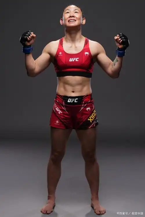 中国女子选手闫晓楠在美国新泽西州纽瓦克举行的终极格斗冠军赛ufc288