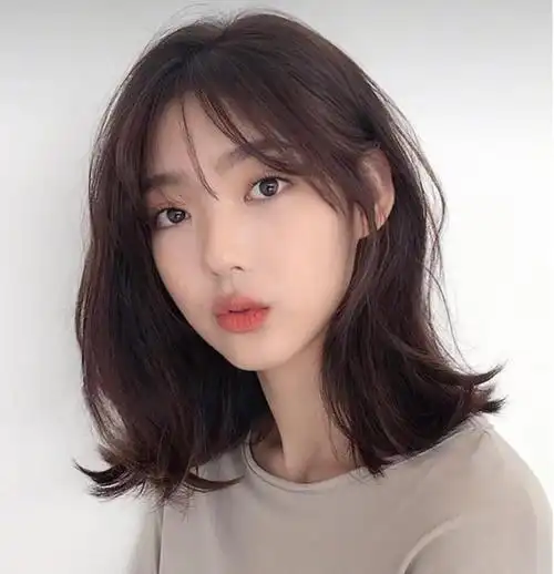 披肩发型图片女减龄2022(你适合"披发"还是"扎发")