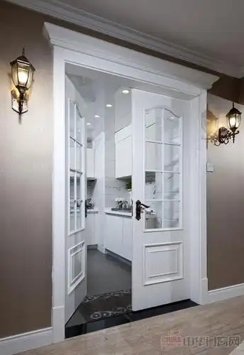 让人眼前一亮 现代风格厨房门装修效果图