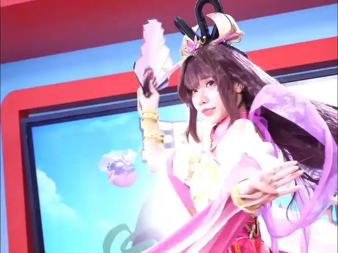 国庆cicf漫展三国吧兄弟展台cos貂蝉跳寄明月