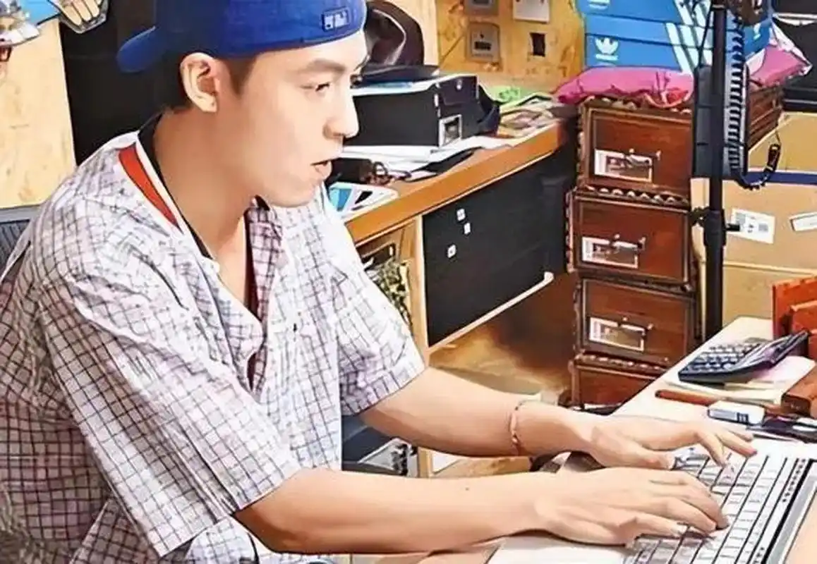 当年被曝千张照片,毁了张柏芝陈冠希的电脑维修员,如今怎样了?