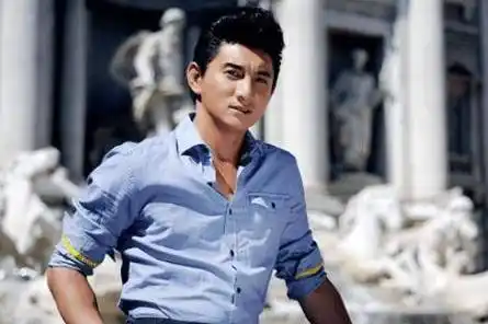 原创吴奇隆乔装摄影师扑男星被保安按倒导播急喊那是艺人