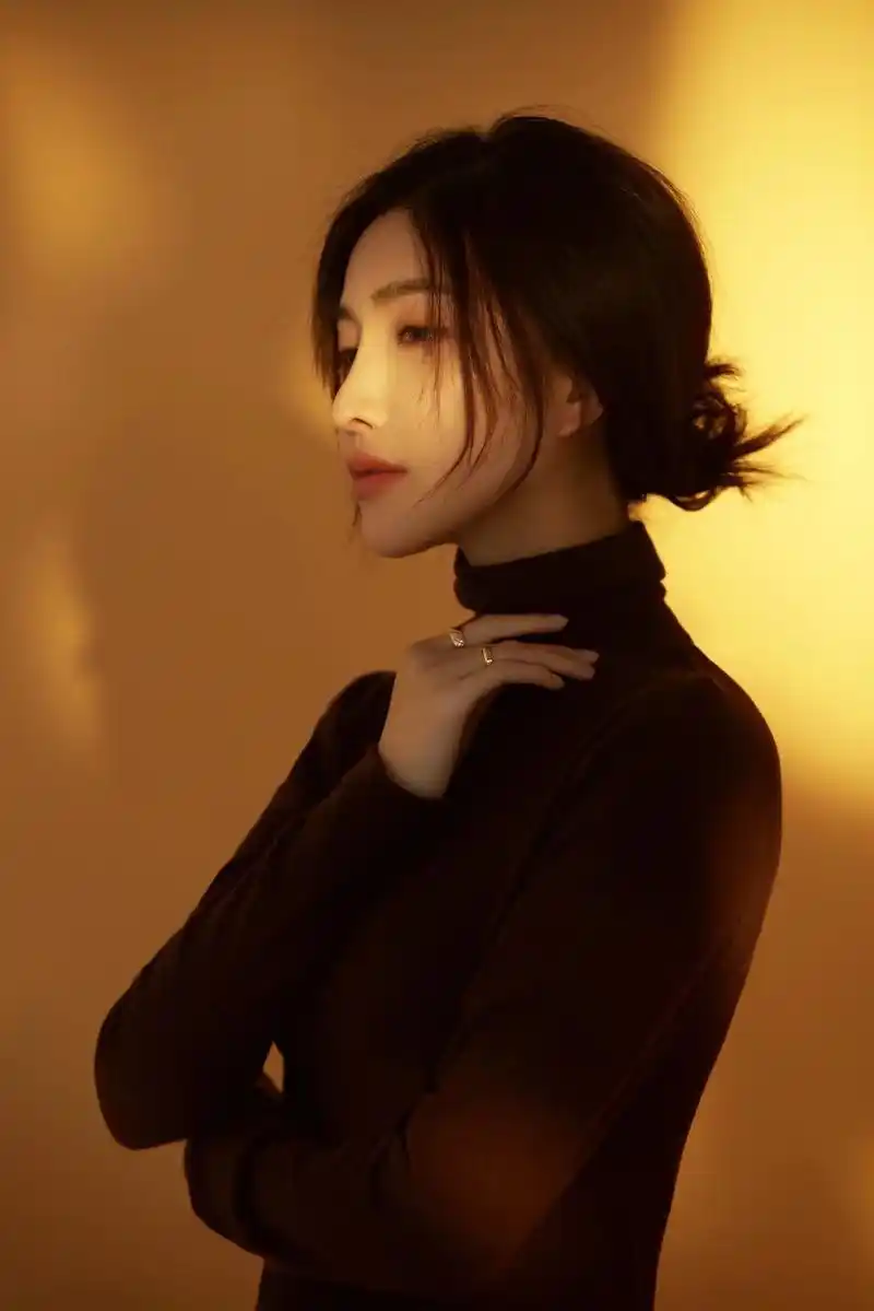 就在于 用最简单的方式 认识最纯粹的自己 #上海摄影 #肖像 #上海约拍