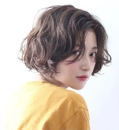 2021最新流行的韩式齐脖微卷短发发型