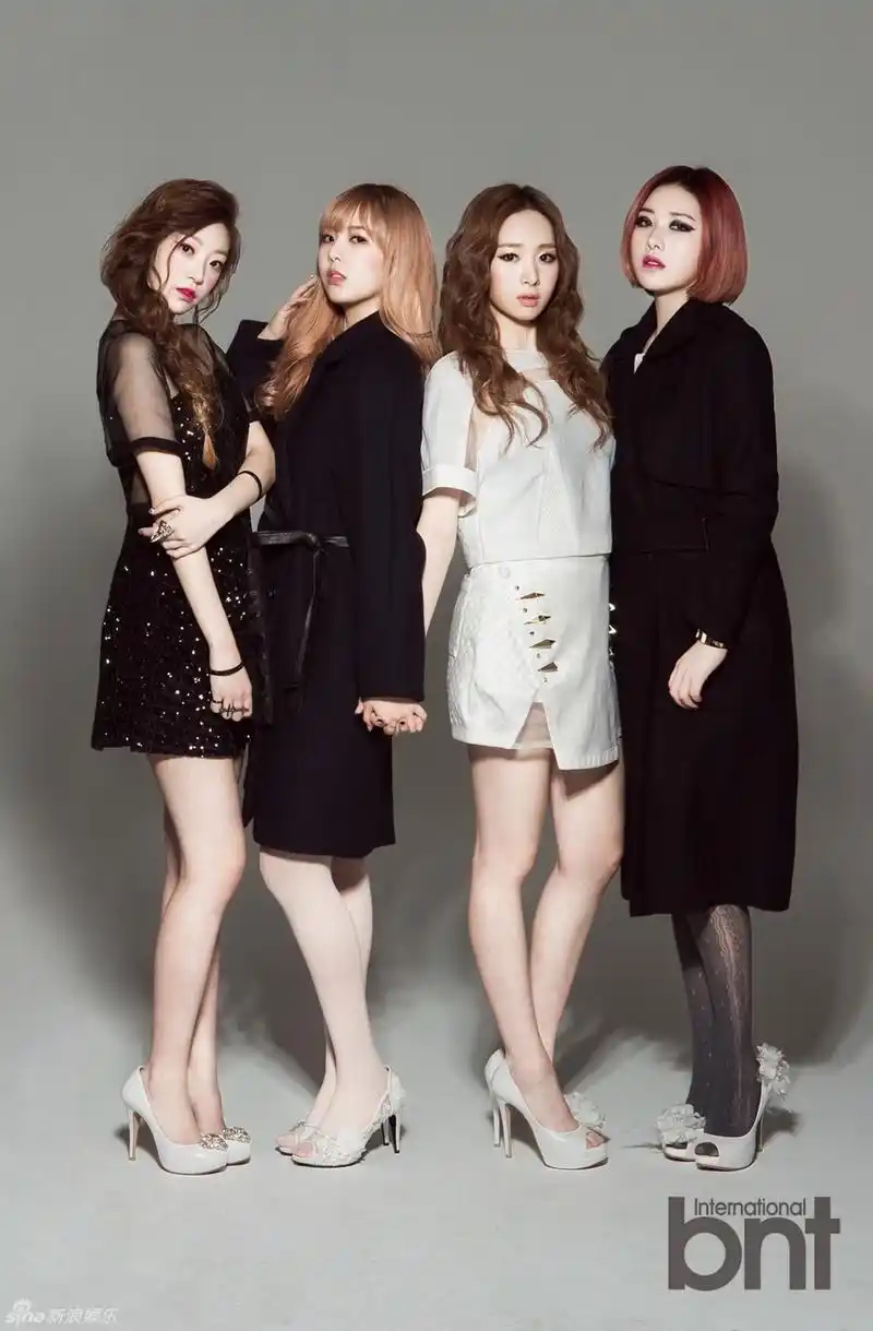 组图韩女团sonamoo拍写真白纱裙飘逸梦幻