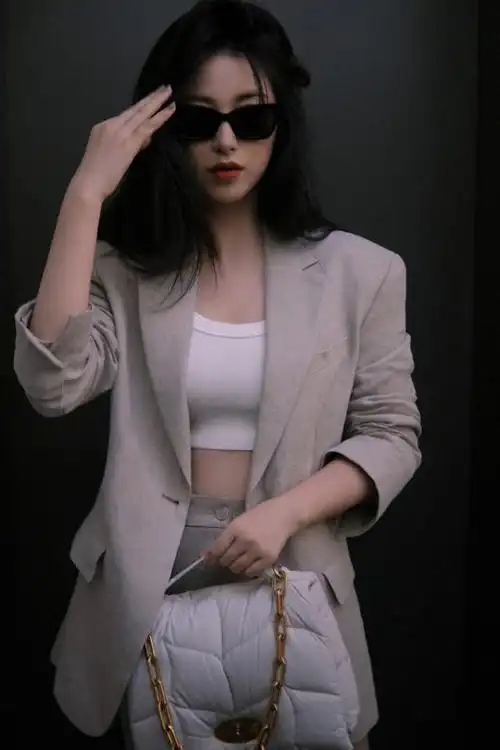 精英律师朱珠智慧美女律师的独立魅力引领女性勇敢追梦