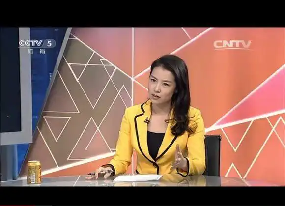 32岁央视主持王洁她是高考文科状元气质可人风韵犹存