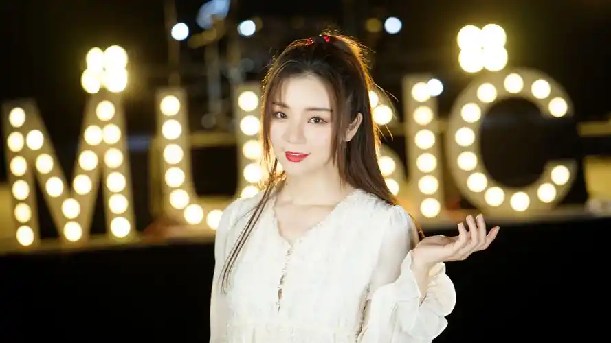 刘小慧经典情歌《初恋情人》,初恋的味道实在令人难忘