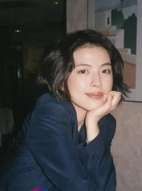 张学友爱了她35年,为天王退圈,婚后被爆患病,3年炒了21个菲佣_罗美薇