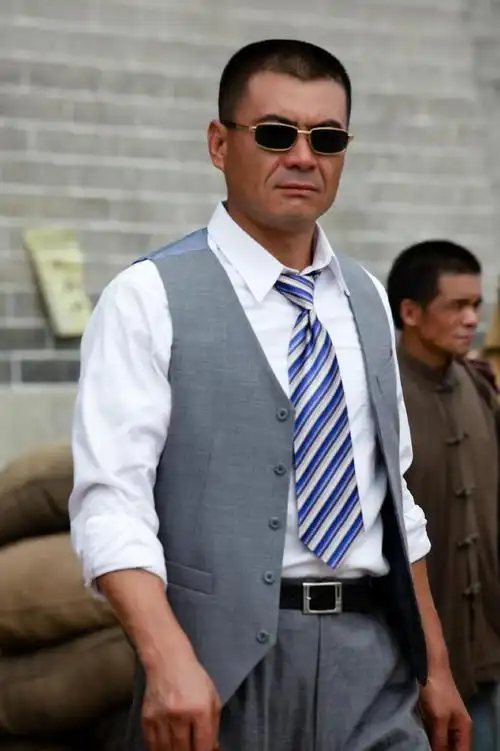 王新军家人相继离世如今52岁的我不敢老去还要照顾老母亲