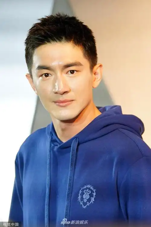 组图:红蓝cp!林更新短发清爽帅气 万茜笑容甜美灵气满满