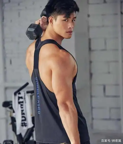 健硕的身材,阳光的外形,来自山东的帅气阳刚小哥哥,这样的男生相信你