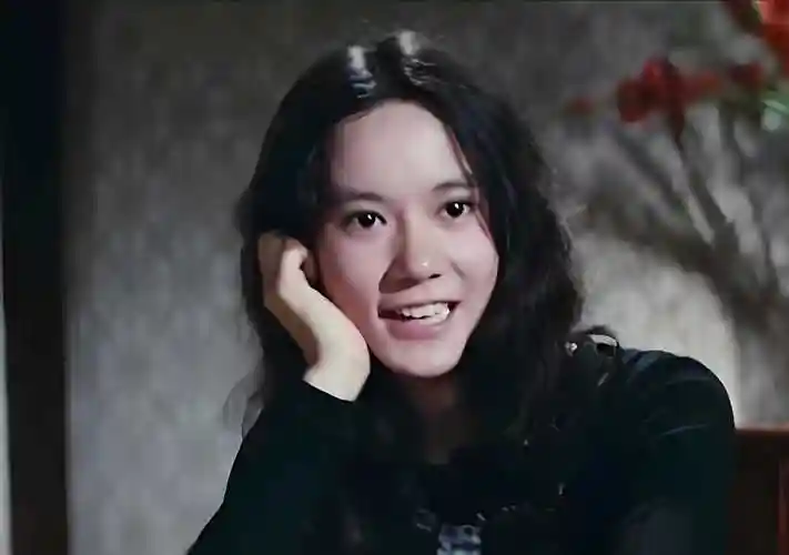 她:李小龙绯闻神秘女友,被誉为"比林青霞更美丽"的存在_苗可秀_合作