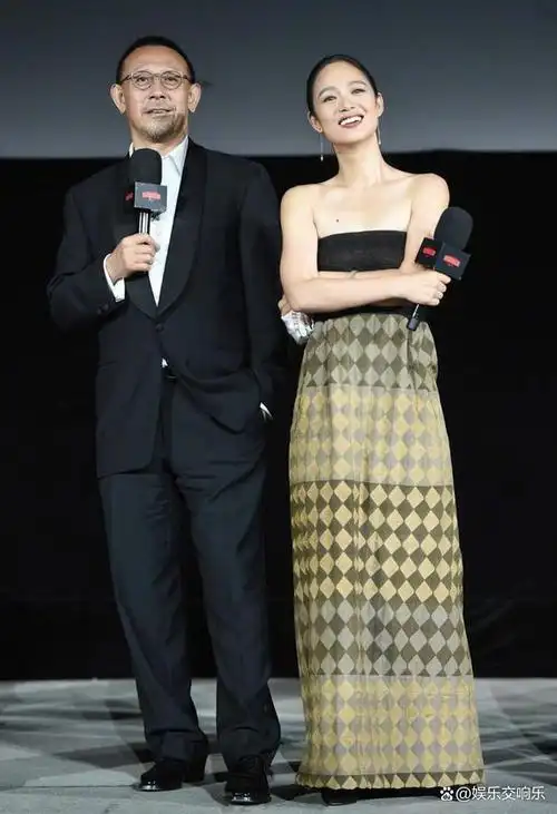 周韵靠小三上位脾气还暴却能让姜文宠她十几年凭什么