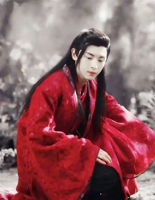 被粉丝封"娱乐圈古装美男",邓伦的颜值是不是过誉了?_对比_白衣_静态