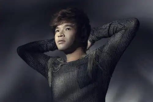 歌手冷漠的真名叫?