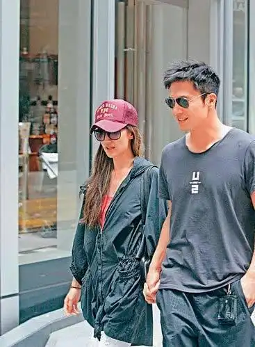 被谢霆锋宠了39年风流胜过父亲谢贤未婚生女谢婷婷如今怎样了