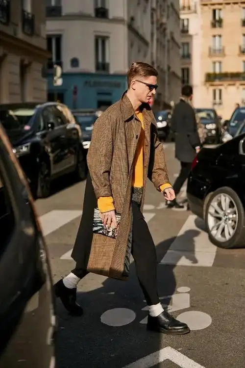 黑皮鞋白袜子(白袜子代表什么意思) - 月牙知识库