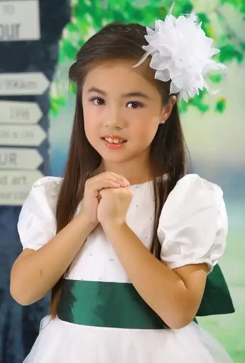 p>曾凯恬,小名恬恬,中美混血儿,童星,2005年3月30日出生于 a target=