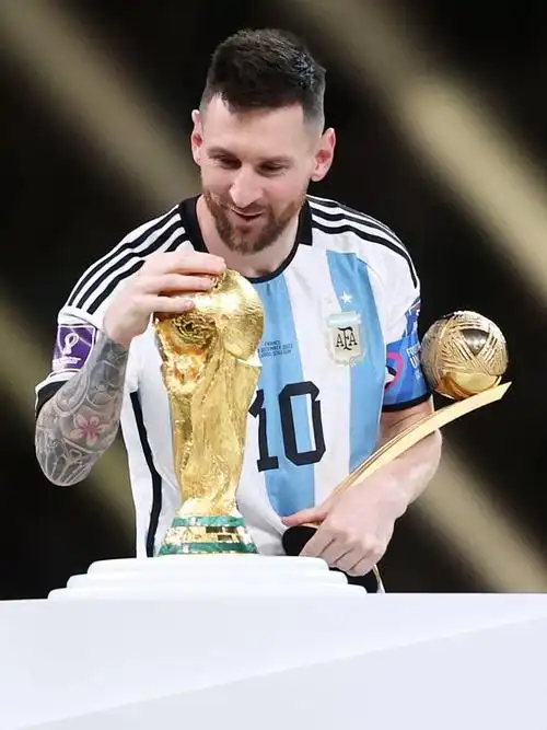 比达尔选最佳球员:梅西力压马拉多纳,贝利等名宿!