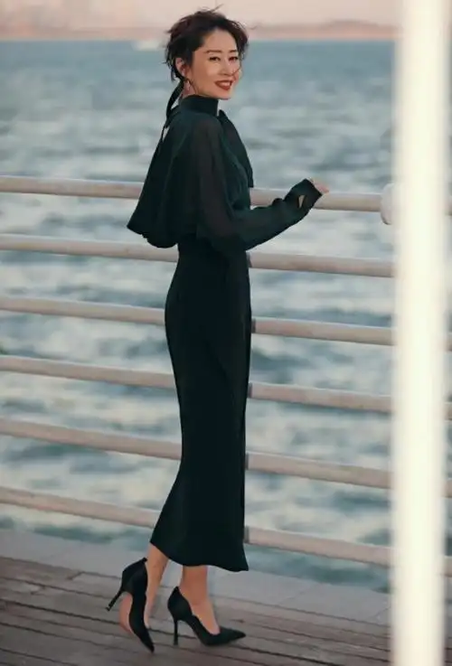 刘敏涛同样是一位步入中年的女演员.