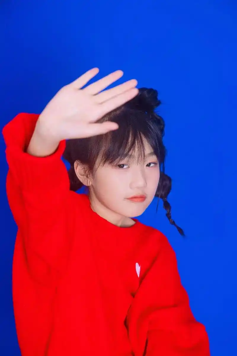 九岁小孩儿写真,这也太好看了吧.#希望疫情早点结束恢复正常生 - 抖音