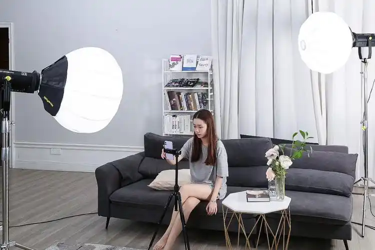 在客厅里实现专业直播间居家直播专业布光