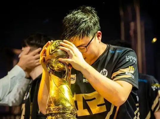 rng晒休息室选手照片当看到教练heart时大家都闭上了眼睛