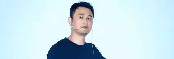 于是她来到了上海找到了陈磊,陈磊此时还是一个小职工,突然知道张泉灵