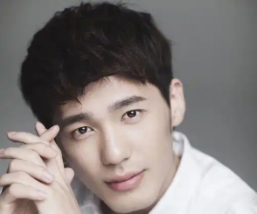 16岁男生剪什么发型帅气有格调 还梳学生常态发型时尚度就不够用了