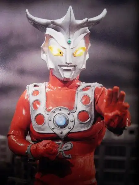 奥特曼雷欧的图片