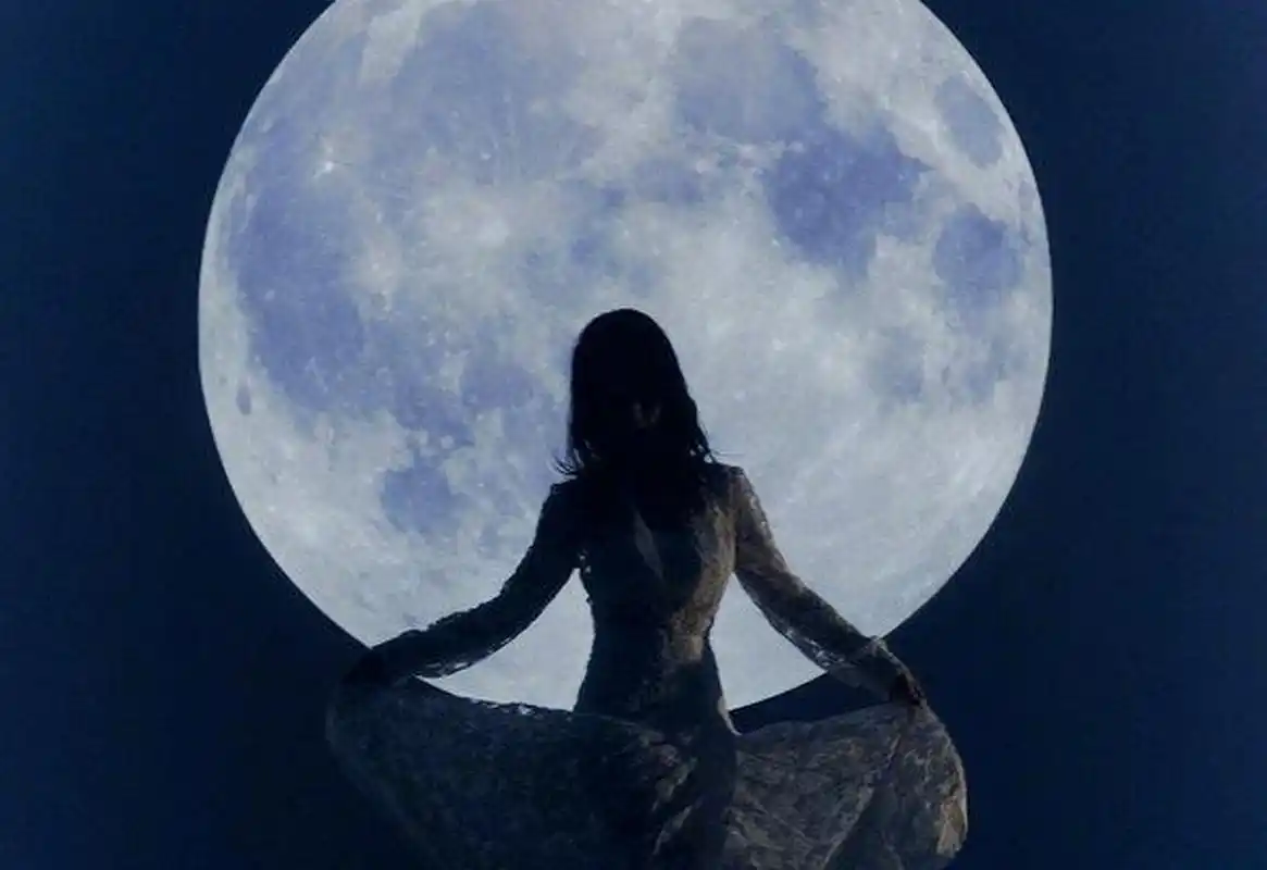 前面看人,不要以貌取人; 后面看人,不要捕风捉影