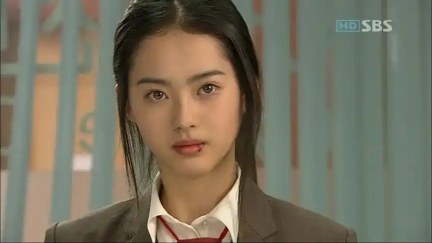 后知后觉发现高雅拉的瞳孔颜色是琥珀色,好美