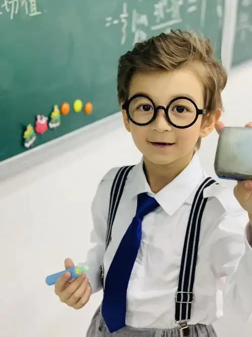 中俄混血童模nico