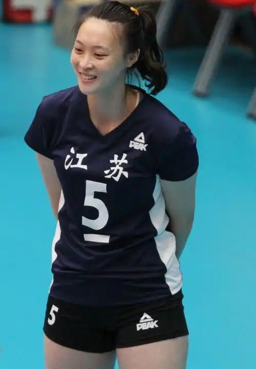 排球运动员惠若琪,干练酷帅又不失可爱,气场全开超霸气!