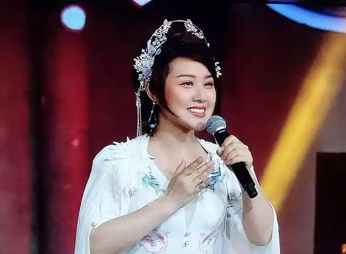 爱心天使 艺苑独秀 时代歌王《星光大道》冠军-著名歌手春天_中央电视