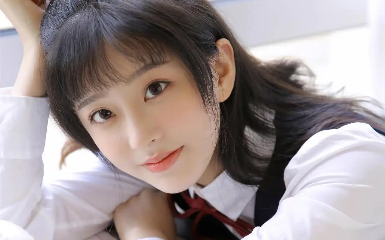 制服美女学生妹图片桌面壁纸