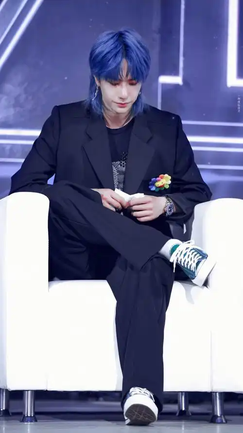 王一博创造101蓝发