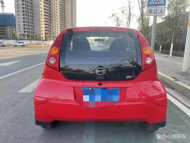 现在这台2015年上牌的比亚迪f0,amt铉酷型1.0l自动档,当年指