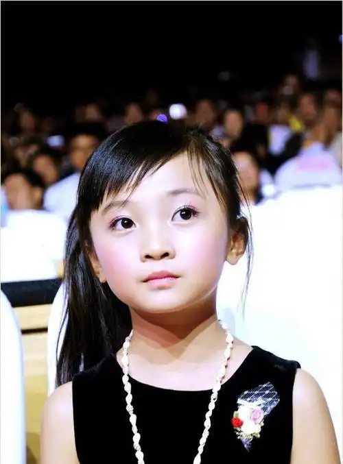 林妙可变丑了吗?不似小时候好看,其实就是路人水平的颜值_网易订阅