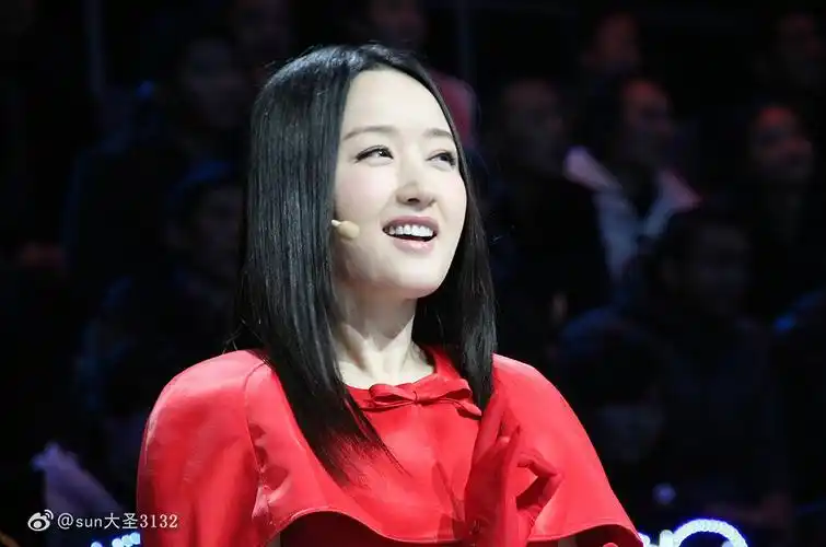 甜歌皇后杨钰莹一组绝美高清照片面似凝脂笑靥如花