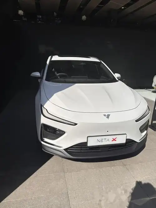 最近,哪吒汽车全新紧凑型纯电