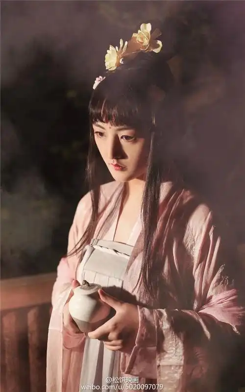 汉服,是汉族人的服饰