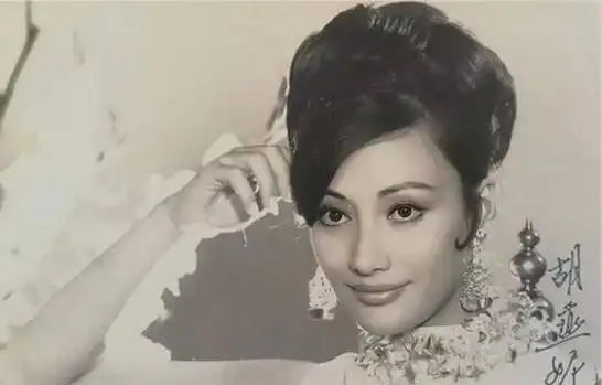 她美貌堪称邵氏第一是演员尹子维母亲当红时为爱隐退