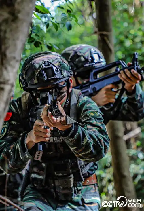 武警特战队员紧贴实战开展训练 锻造致胜"硬功夫"【组图】(6)_中国军