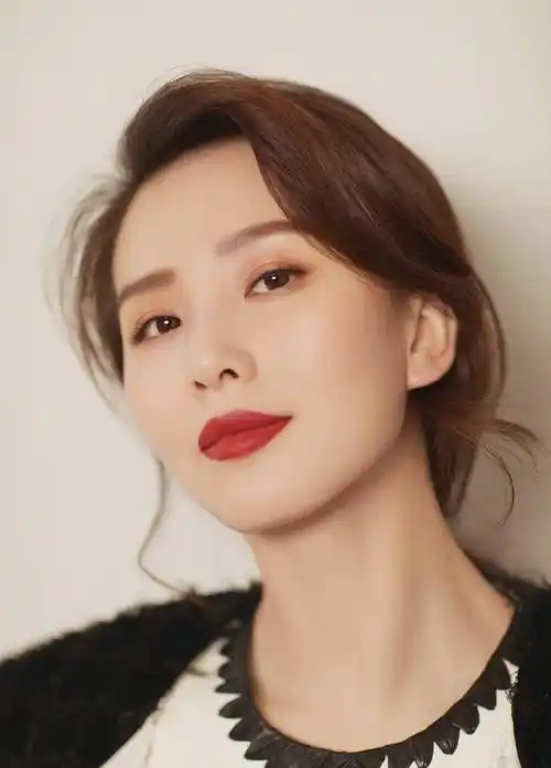 原创清纯刘诗诗重出江湖了穿小香风外套优雅迷人连头发丝都是戏