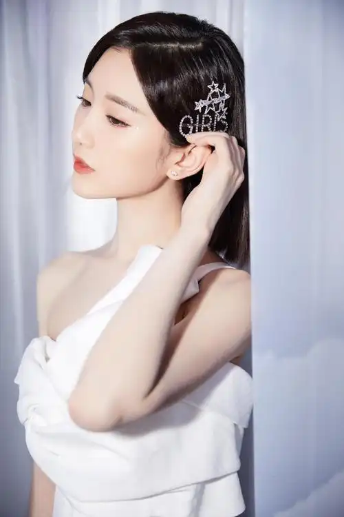 毛晓彤仙气甜美生日写真图片29