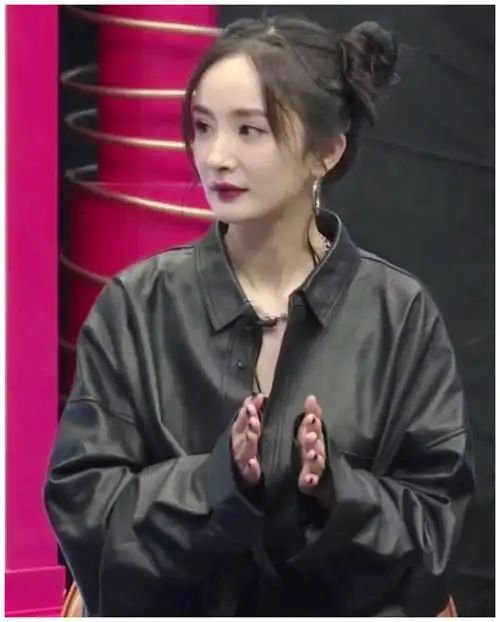 杨幂惊喜亮相《王牌对王牌》直播现场,双丸子哪吒头太吸睛|刺杀小说家