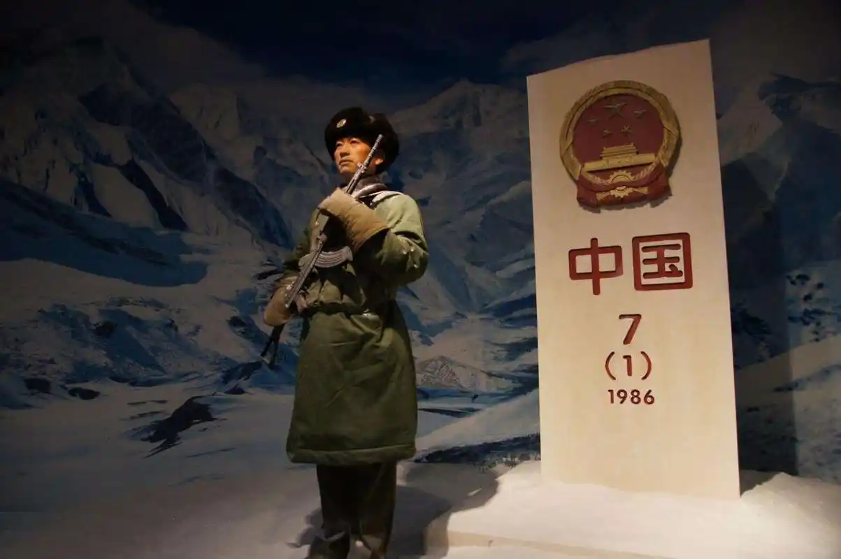 军人在执行站岗任务的时候