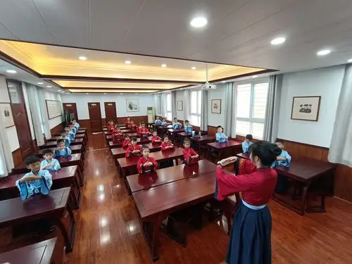 商丘市外国语幼儿园国学经典. 太阳三班